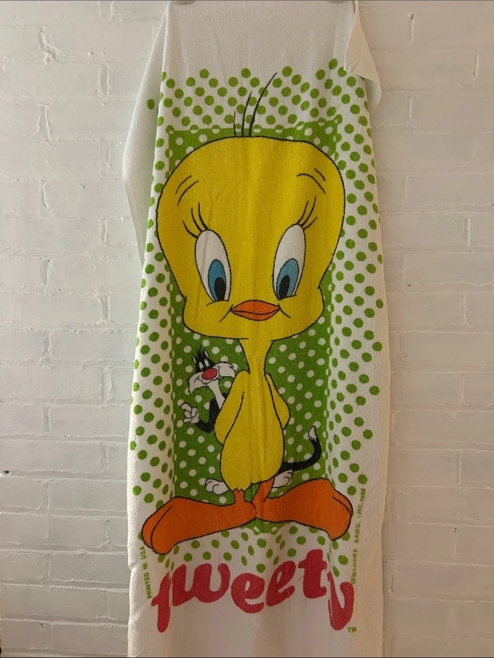 vintage 1980s Warner Bros. Looney Tunes beach towel Tweety Bird and Sylvester